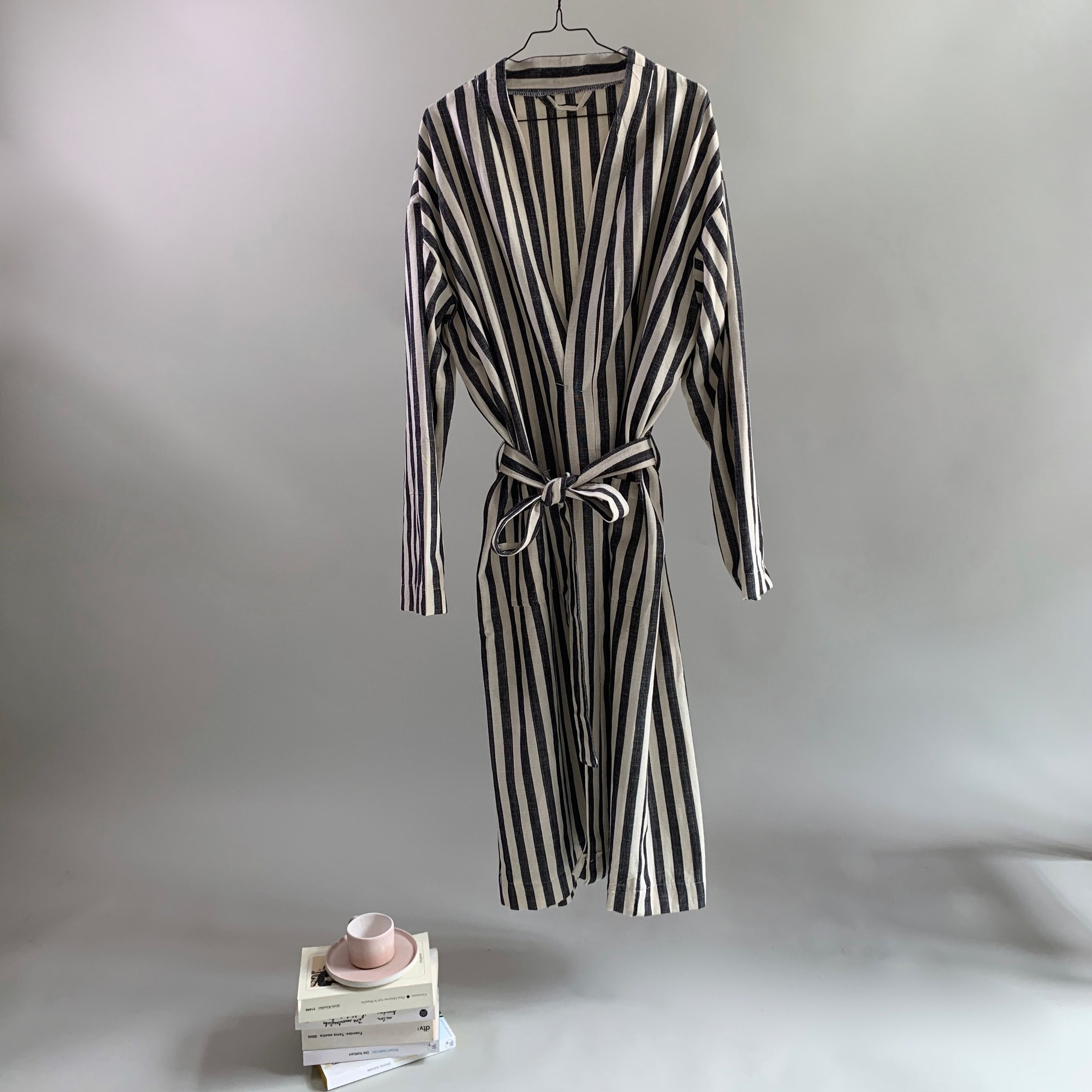 Handwoven Bathrobe Ole | Black - CozyCushions Co.