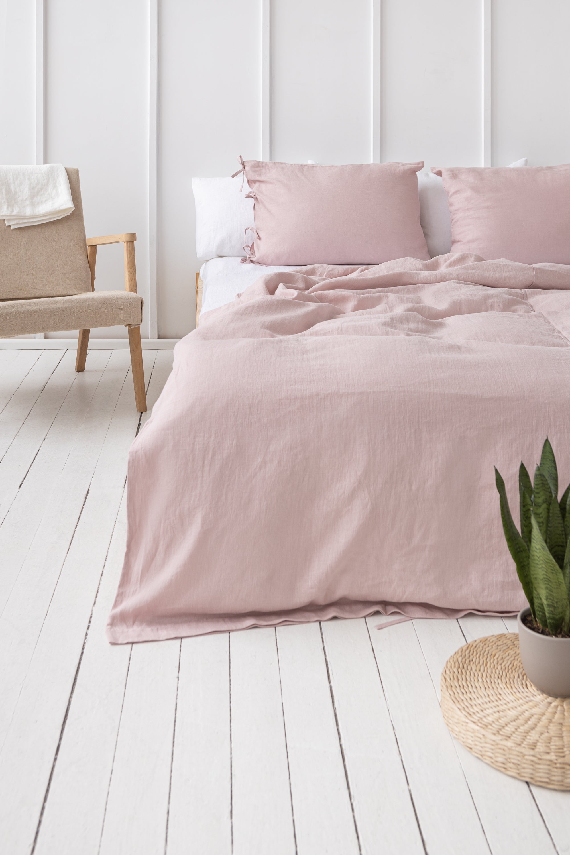 Pale Pink linen pillowcase with ties - CozyCushions Co.