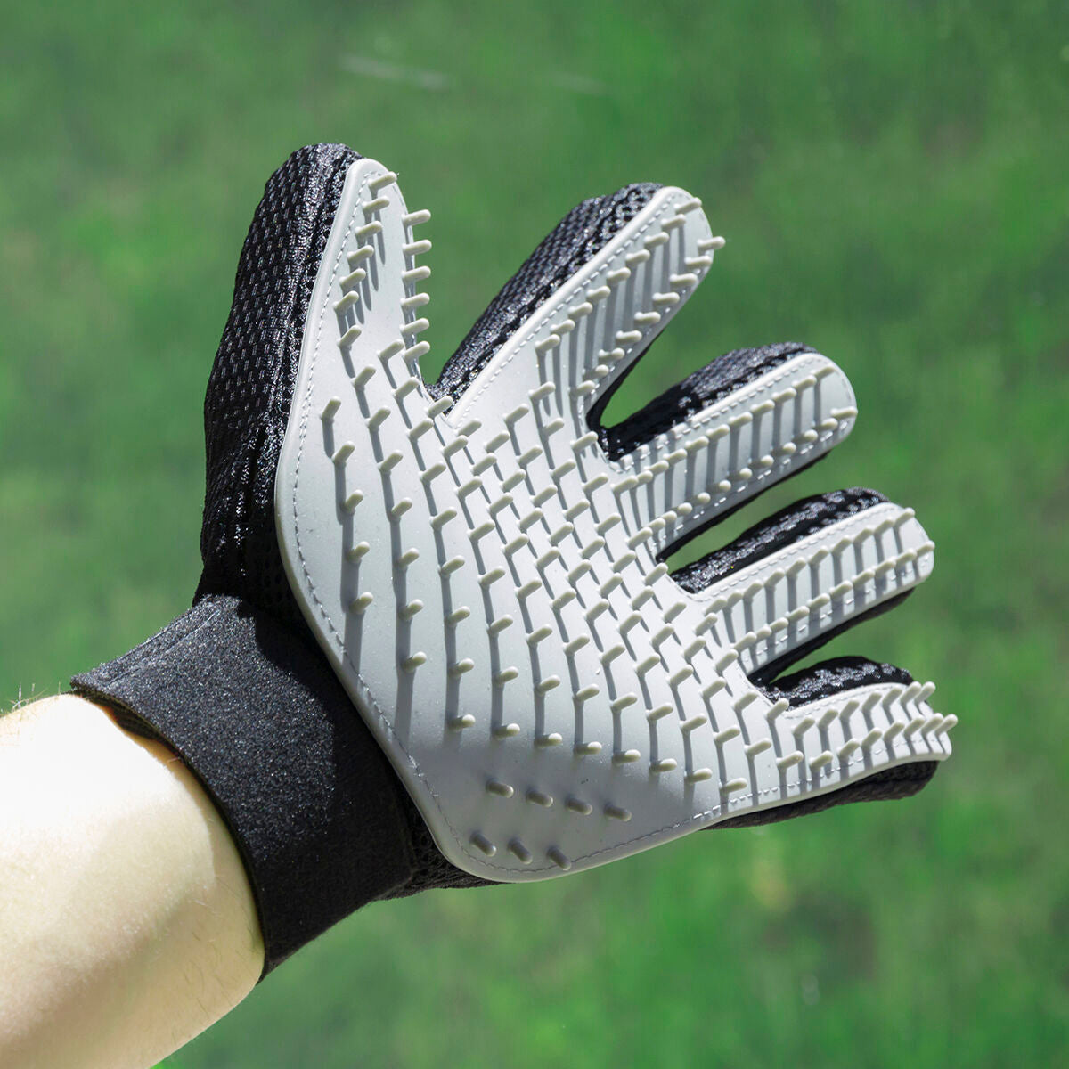 Pet Brush & Massage Glove Relpet InnovaGoods - CozyCushions Co.