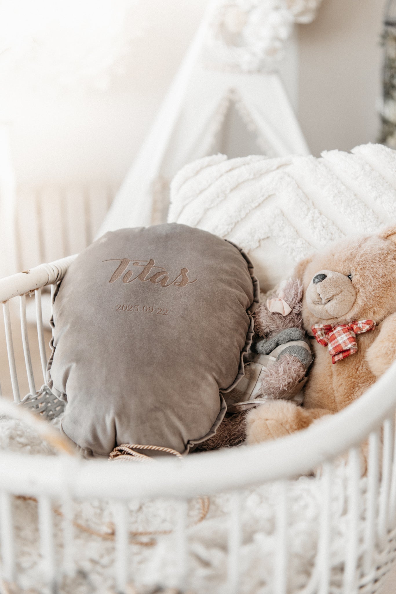 Personalized pillow "Balloon" , latte - CozyCushions Co.